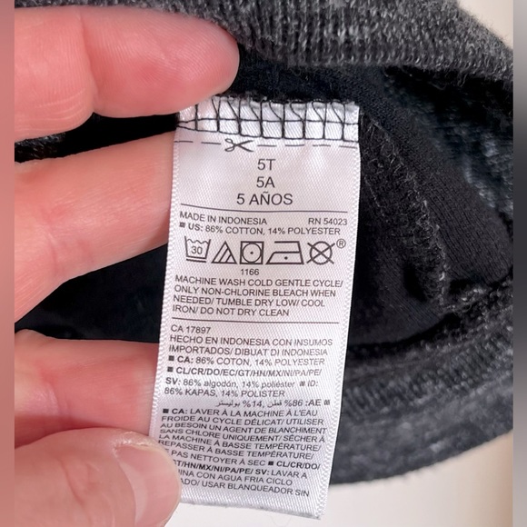 Old Navy Boys Cute Lightweight Heather Gray Sweater - Picture 4 of 4